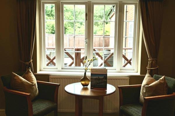 Grovefield House Hotel Slough Exterior photo